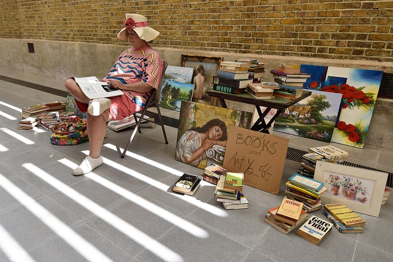 Hyper-Realistic Human Sculptures by Duane Hanson