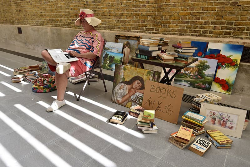 Hyper-Realistic Human Sculptures by Duane Hanson