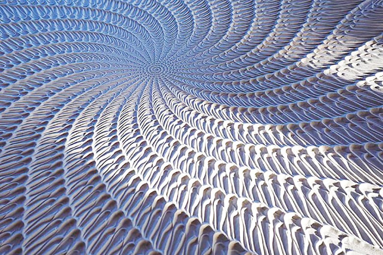 New Kinetic Machine Creates Beautiful Sand Designs