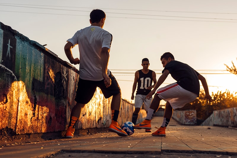 Jaarlijks Wolf in schaapskleren Voorlopige naam Nike's 'Inside Small Sided' Highlights the Street Soccer Culture of  Santiago de Chile | Hypebeast