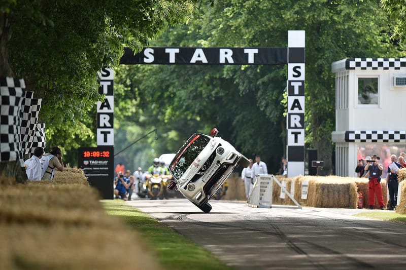 Nissan Juke Nismo RS Sets World Record for Driving on Two Wheels
