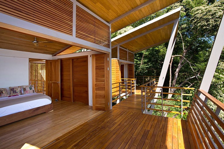 The Floating House Designed by Benjamin Garcia Saxe Overlooks the Costa Rican Jungle