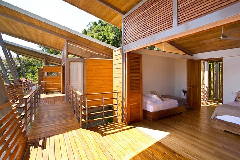 The Floating House Designed by Benjamin Garcia Saxe Overlooks the Costa Rican Jungle
