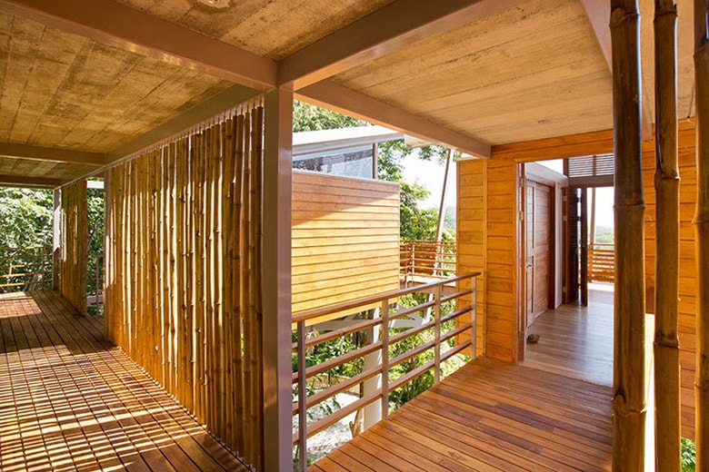 The Floating House Designed by Benjamin Garcia Saxe Overlooks the Costa Rican Jungle