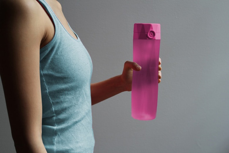 The Hidrate Me Water Bottle Tells You When You Need a Sip