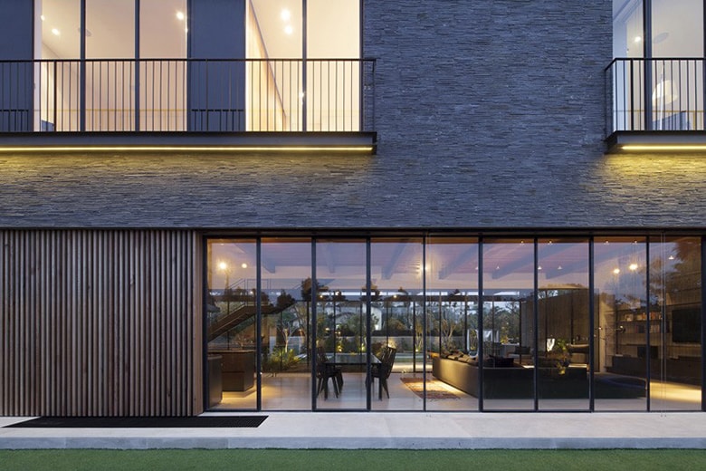 The Hofit House by Blatman-Cohen Architects