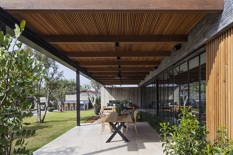 The Hofit House by Blatman-Cohen Architects