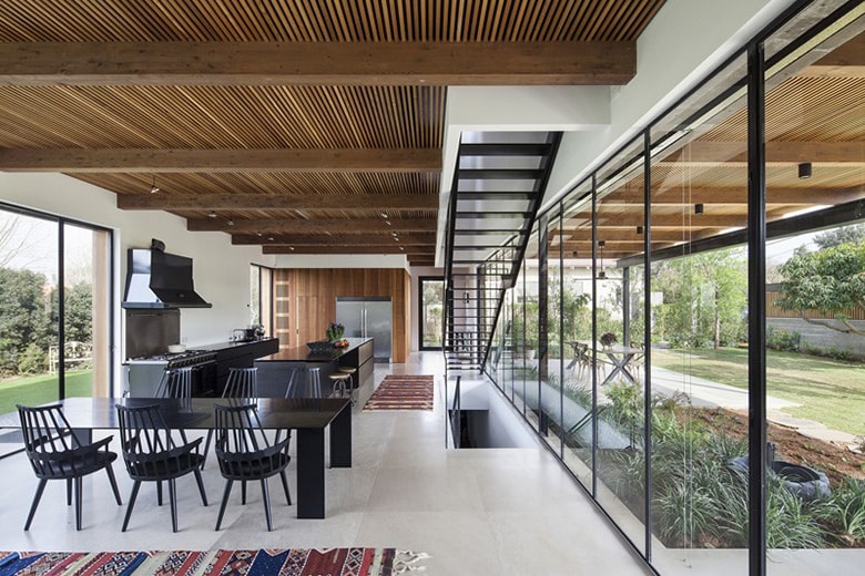 The Hofit House by Blatman-Cohen Architects