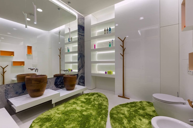 This Designer Home Disguises Its Central Column as a Fireplace