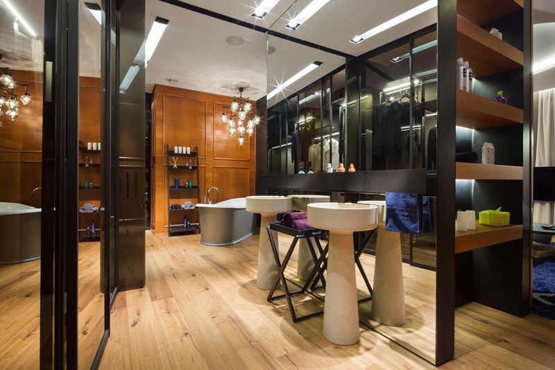 This Designer Home Disguises Its Central Column as a Fireplace