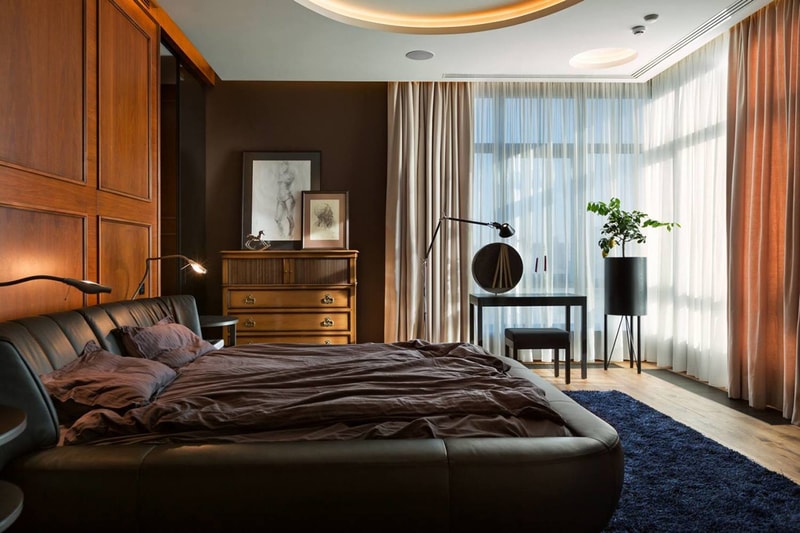 This Designer Home Disguises Its Central Column as a Fireplace