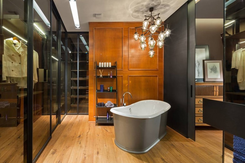 This Designer Home Disguises Its Central Column as a Fireplace