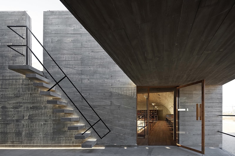 Vector Architects Design a Seashore Library