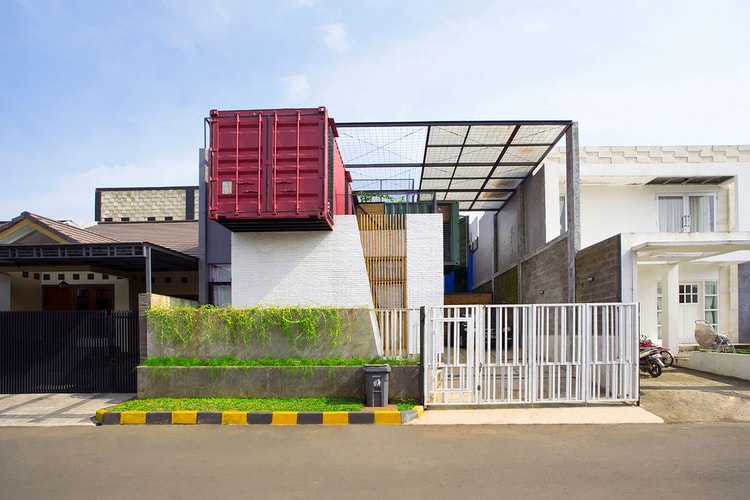 Atelier Riri Creates Home out of Shipping Containers