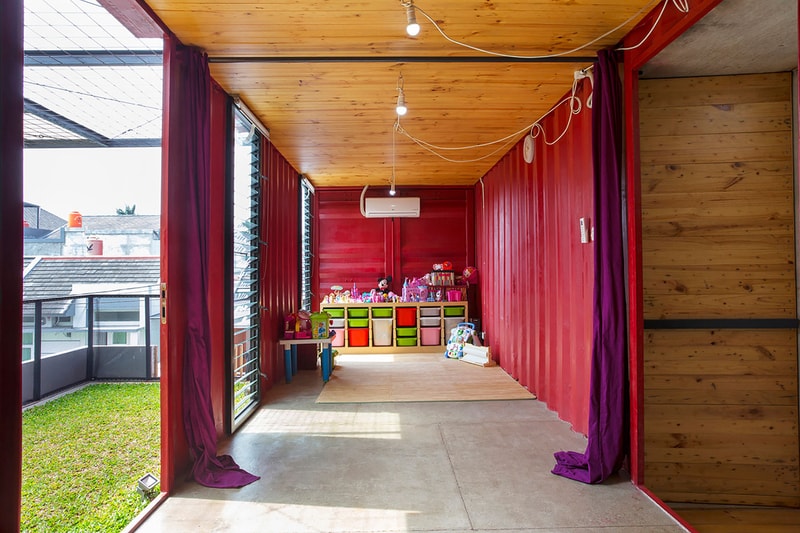 Atelier Riri Creates Home out of Shipping Containers