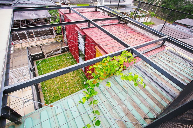 Atelier Riri Creates Home out of Shipping Containers