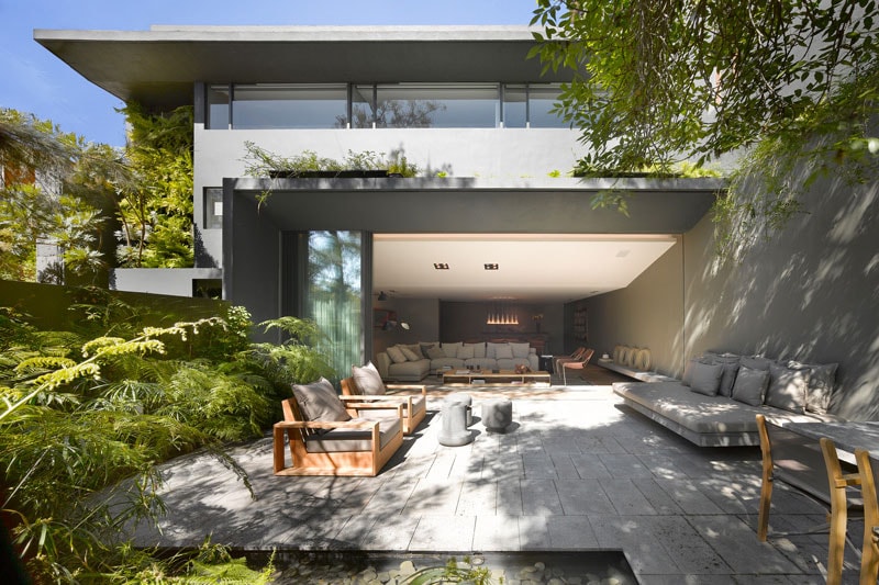 Barrancas House by EZEQUIELFARCA architecture & design