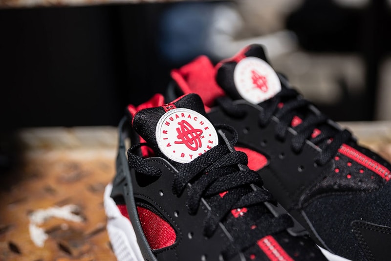 Nike Air Huarache Black/University Red