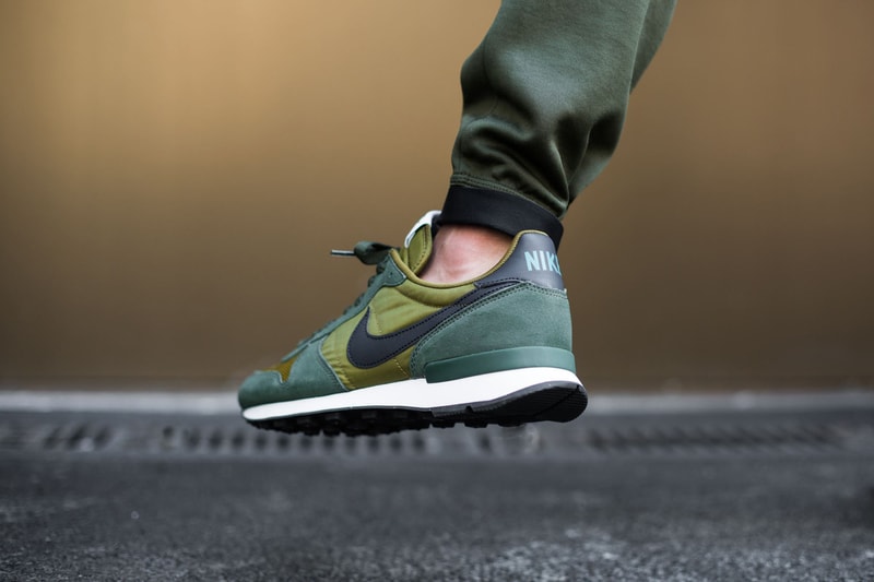 Nike Internationalist Melt Green/Dark Obsidian-Carbon Green