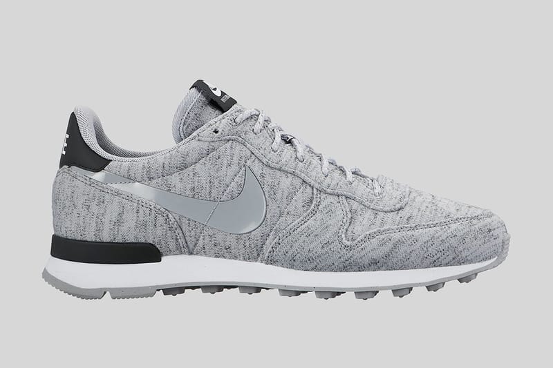 nike internationalist tech fleece