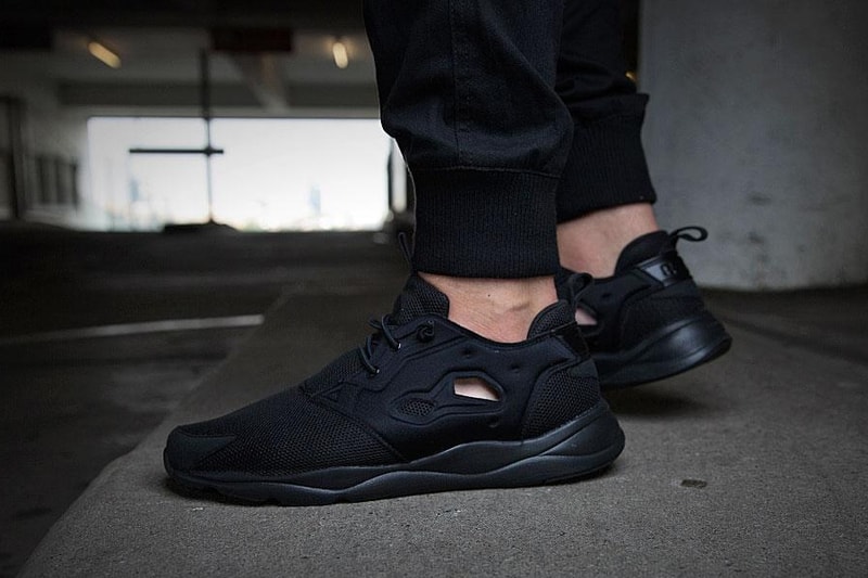 Reebok Furylite "Triple Black"