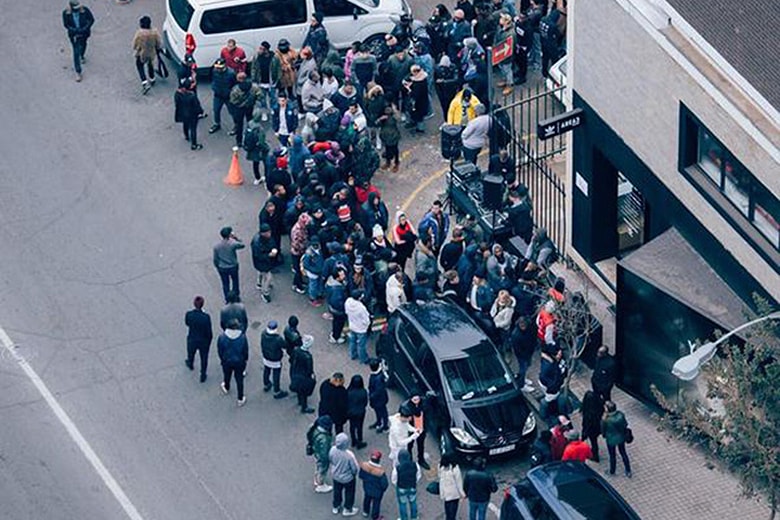 adidas Originals Yeezy Boost 350 "Black" Queues At Stores