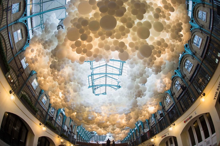 Charles Pétillon Fills London's Covent Garden With a Cloud of 100,000 Balloons