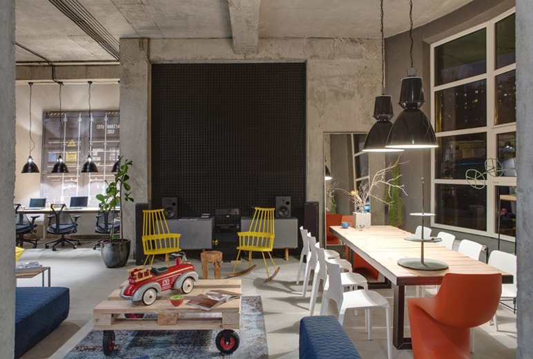 Inside the DIZZAAP Headquarters by Sergey Makhno Architectural Workshop