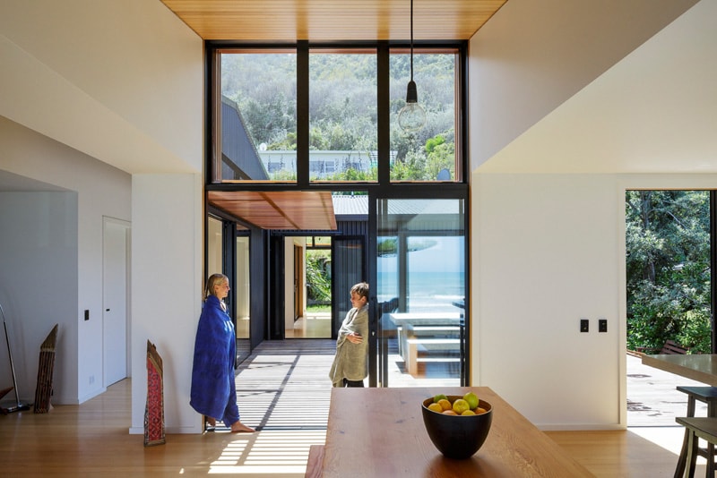 Interconnecting Sheds Combine to Create Beachside Family Home