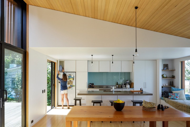 Interconnecting Sheds Combine to Create Beachside Family Home