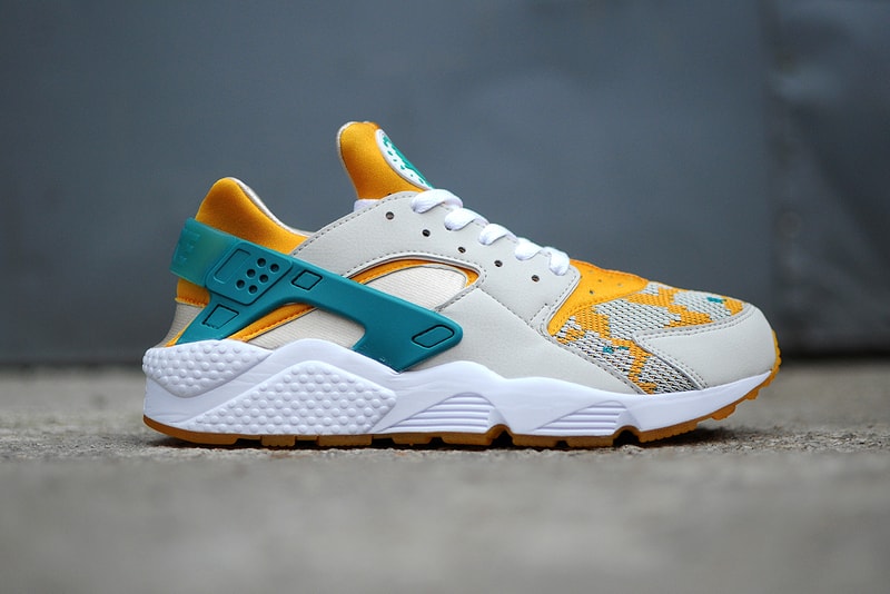 Nike Air Huarache Run "Light Bone" Sneaker
