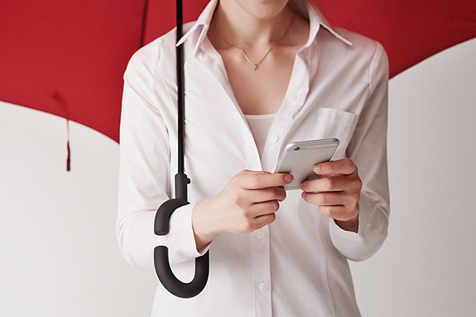 Phone-brella by kt Design Means You Can Now Text in the Rain