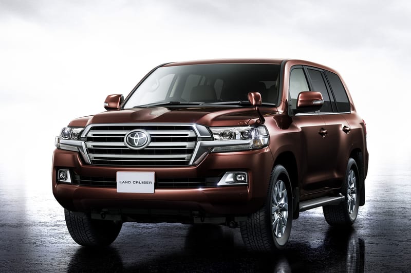 Toyota Reveals Land Cruiser 200 in Japan