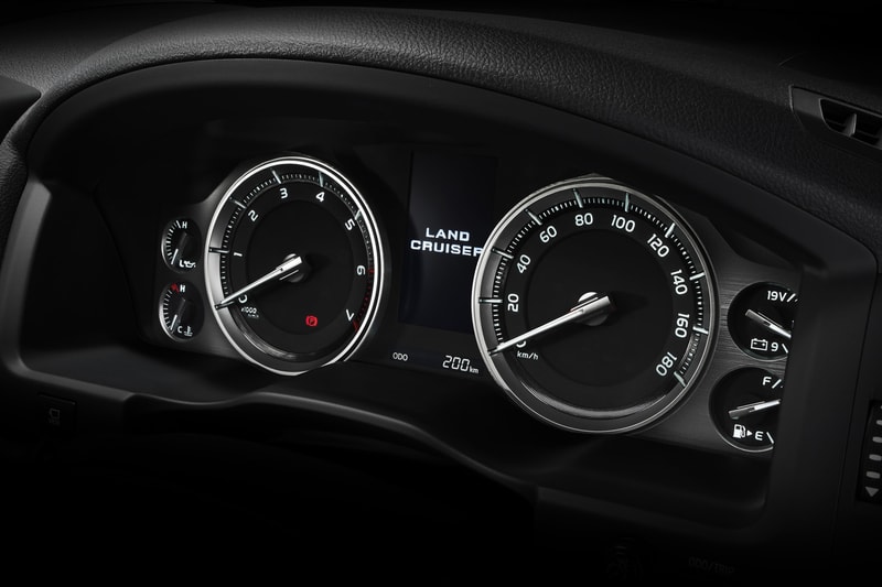 Toyota Reveals Land Cruiser 200 in Japan