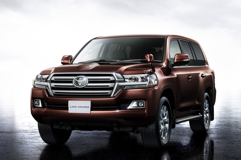 Toyota Reveals Land Cruiser 200 in Japan
