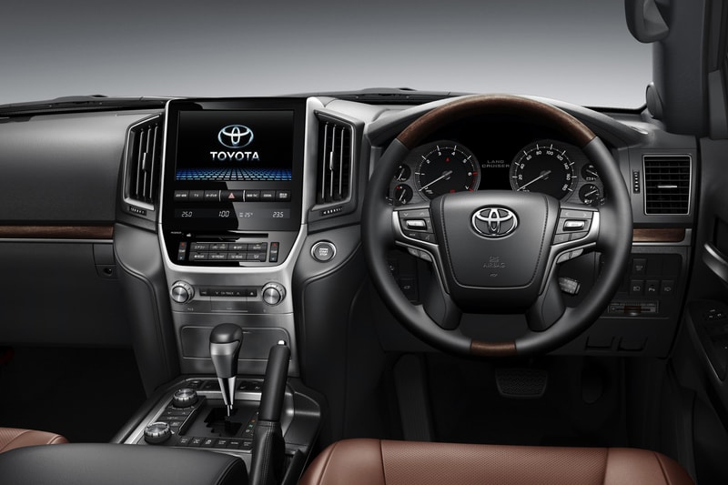 Toyota Reveals Land Cruiser 200 in Japan
