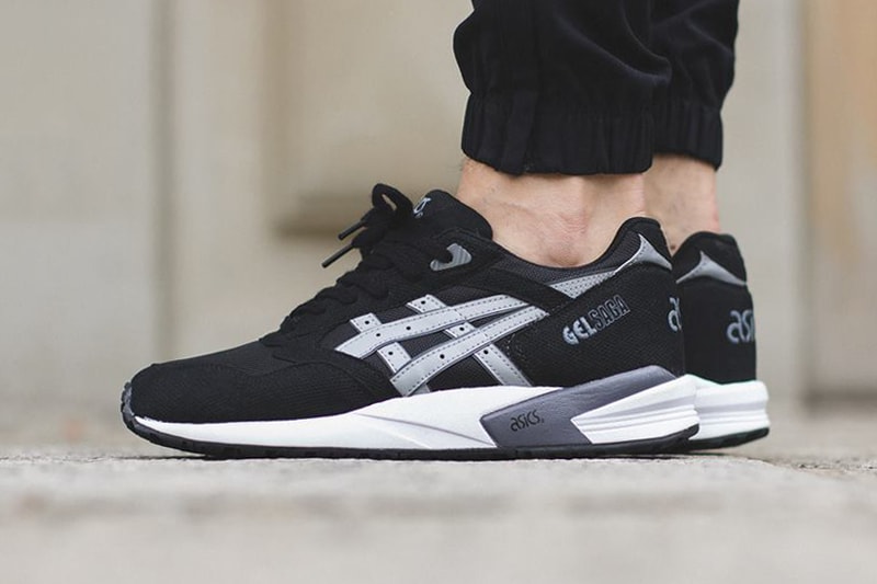 ASICS GEL Saga Black/Light Grey Sneaker