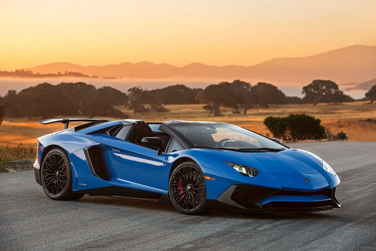 A Closer Look at the Lamborghini Aventador LP750-4 SV Roadster