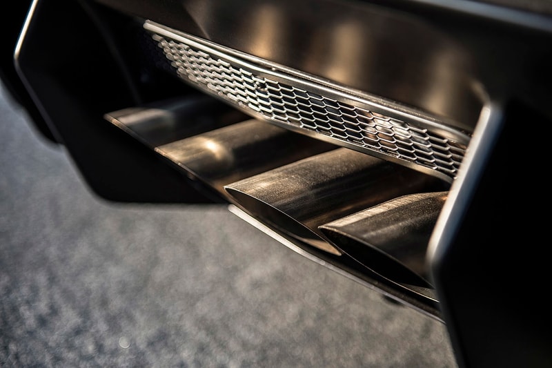 Lamborghini Aventador LP750-4 Roadster Photos