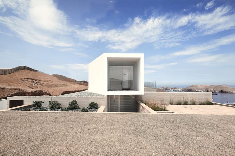 Natural Meets Contemporary With "House Poseidon" Clifftop Home