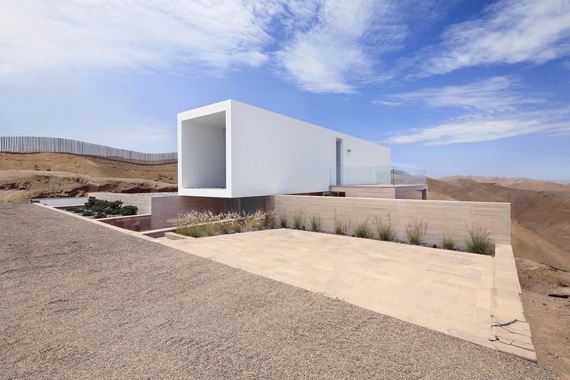 Natural Contemporary Clifftop House Poseidon