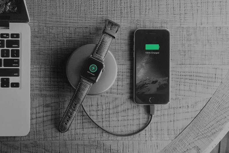 Nomad Pod Pro Apple Watch iPhone