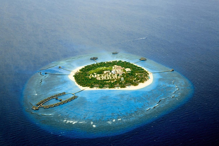 Tavaru Restaurant Bar Resort Maldives