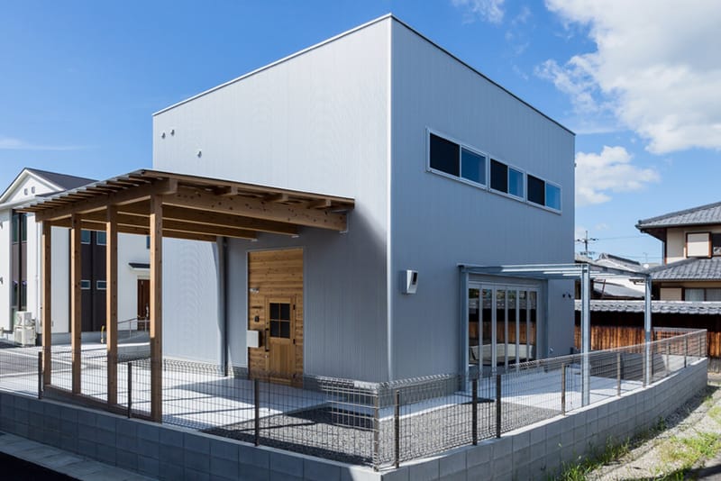 ALTS Design Office Develops Warehouse-Inspired Home