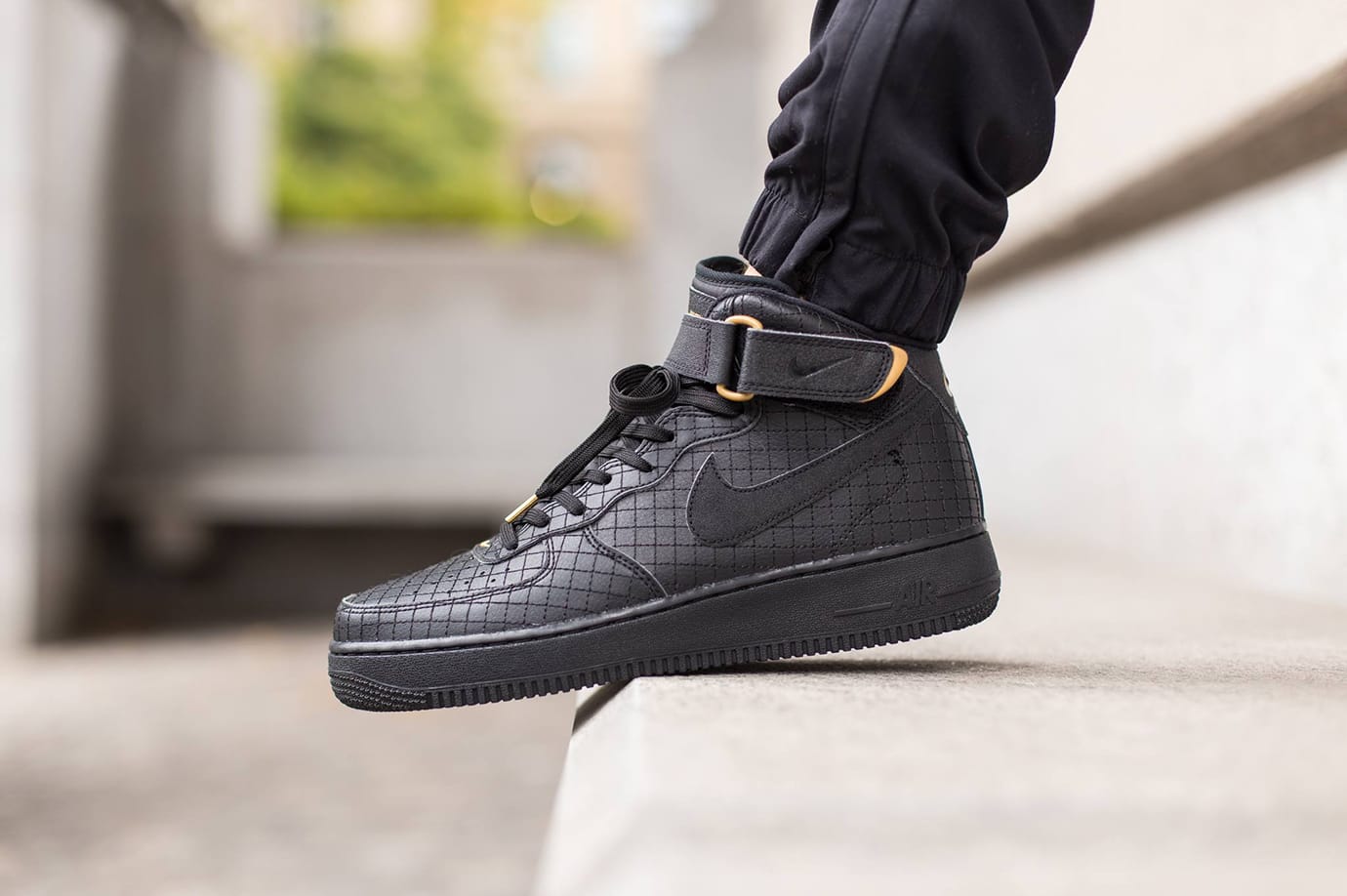 Nike Air Force 1 Mid 07 Black Sneaker 