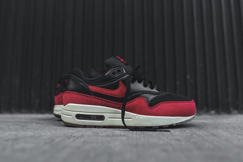 nike air max 1 red black