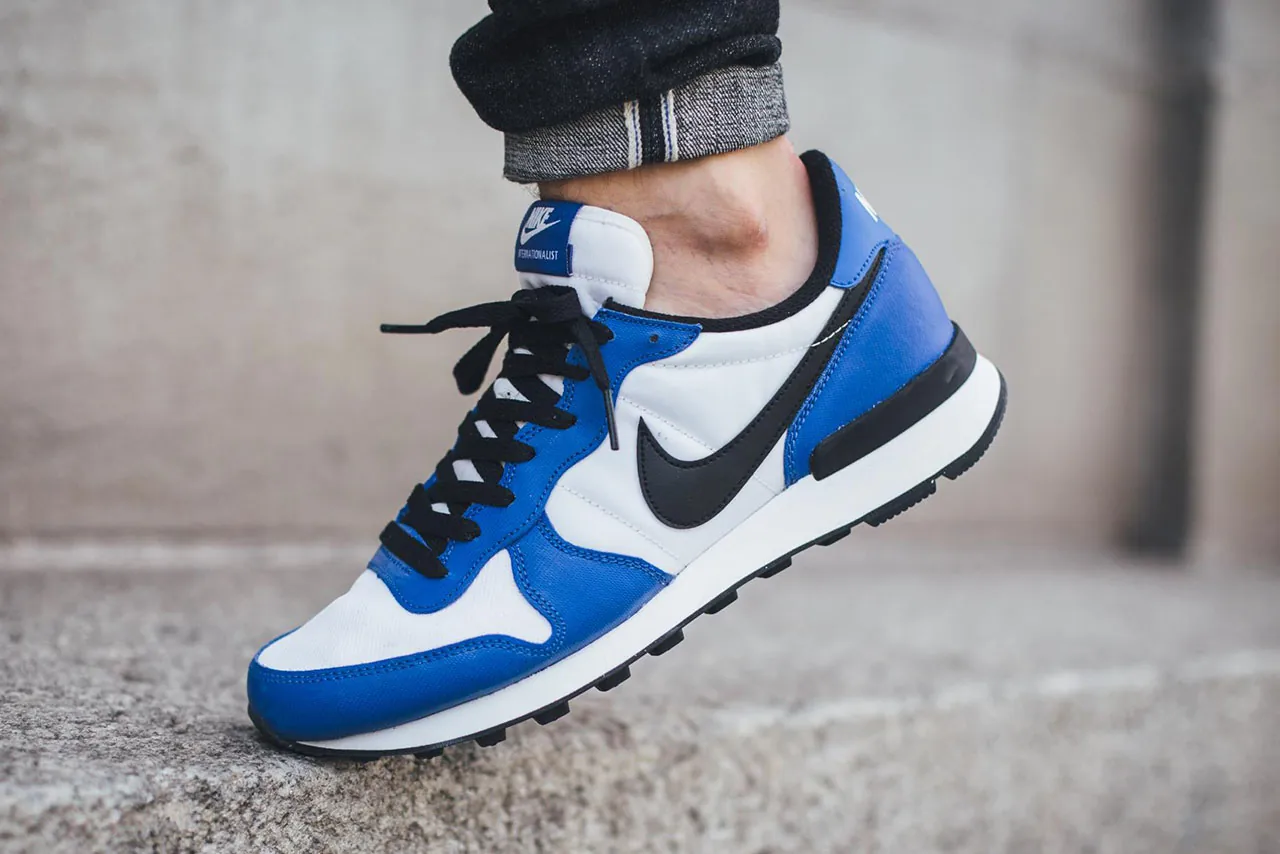 blue nike internationalist