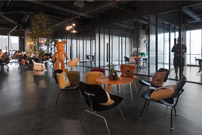 LEO Digital Network Shanghai Headquarters by LLLab