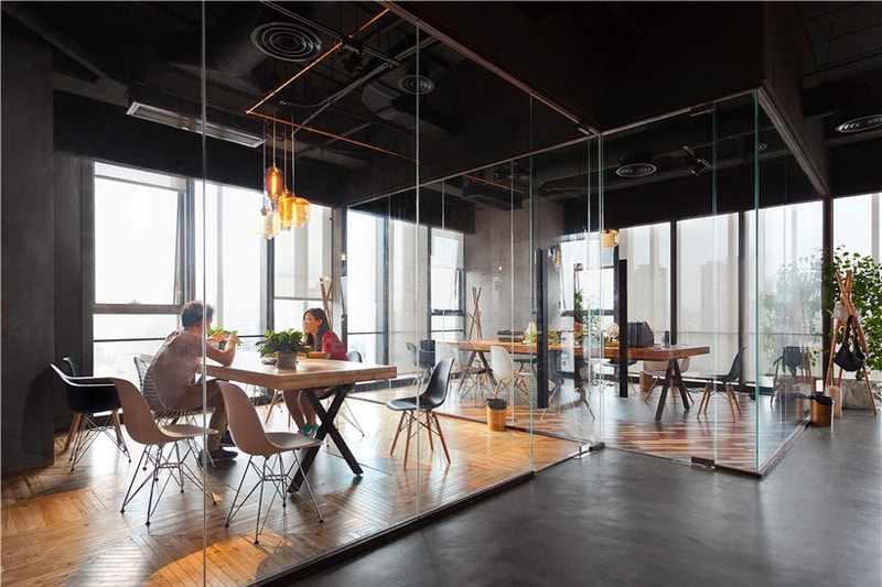 LEO Digital Network Shanghai Headquarters by LLLab