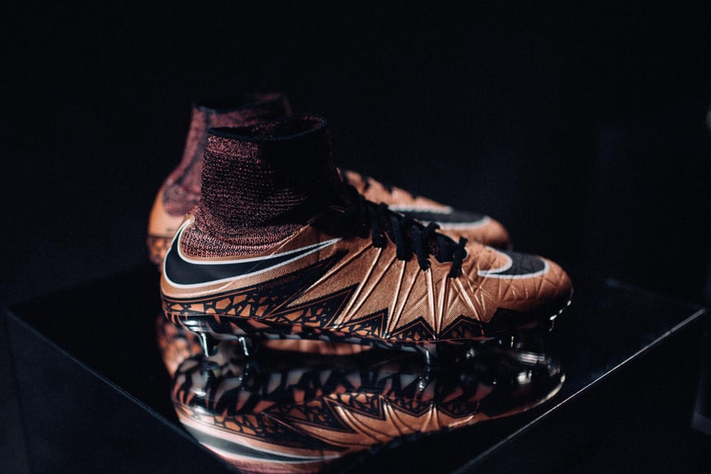 Nike Football Liquid Chrome Pack